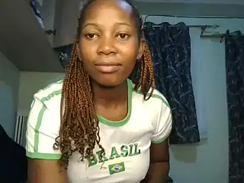 Snapshot of Petitiebooty chatting on 01/26/25, 10:02 Petitiebooty online show from 01/26/25, 10:02