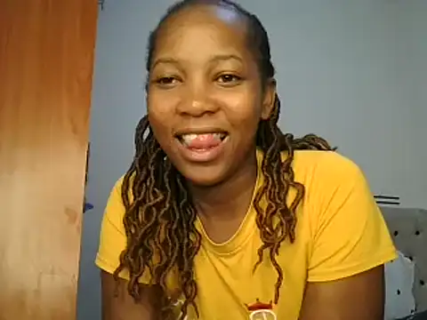 Snapshot of Petitiebooty chatting on 02/21/25, 04:29 Petitiebooty online show from 02/21/25, 04:29