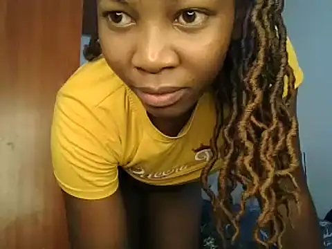 Snapshot of Petitiebooty chatting on 02/23/25, 02:40 Petitiebooty online show from 02/23/25, 02:40