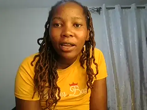 Snapshot of Petitiebooty chatting on 03/03/25, 12:05 Petitiebooty online show from 03/03/25, 12:05