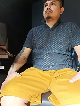 Snapshot of DickMasterfindom chatting on 07/15/26, 01:33 DickMasterfindom online show from 07/15/26, 01:33