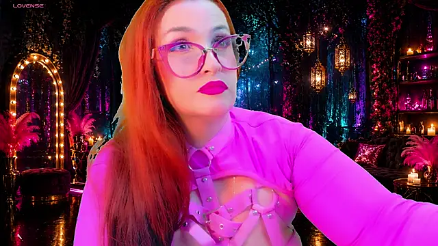 Snapshot of helenas_fantasy chatting on 04/30/26, 02:40 helenas fantasy online show from 04/30/26, 02:40