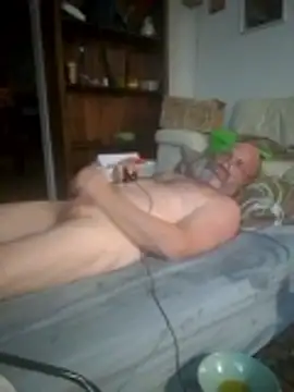 iambradz online show from 04/21/26, 03:39