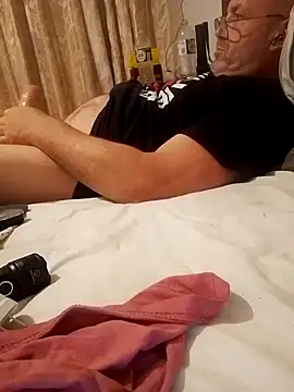 iambradz online show from 04/28/26, 03:06