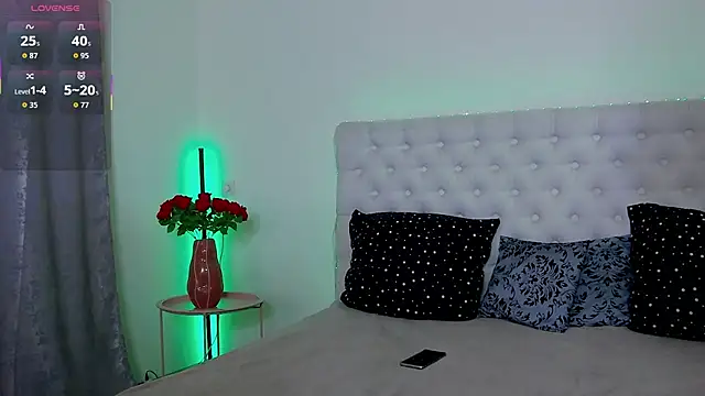 TamarraFox online show from 11/07/25, 04:34