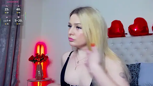 TamarraFox online show from 02/15/26, 10:06