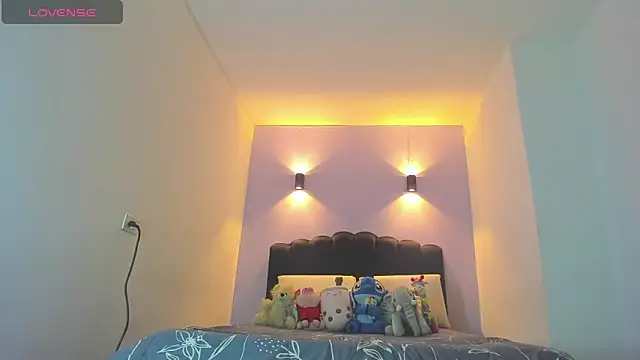 Sofia Clauss  online show from 12/20/25, 04:19