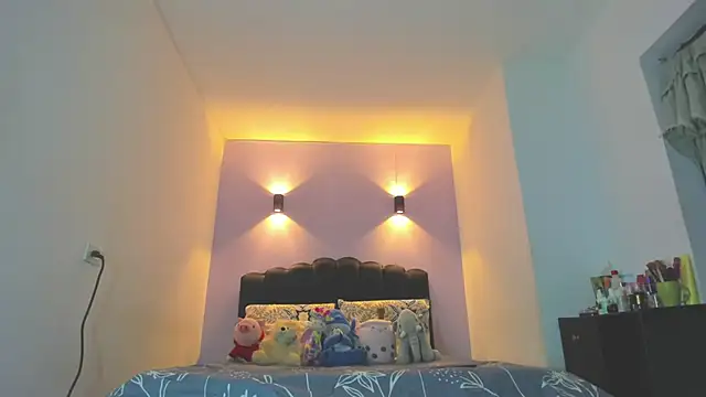 Sofia Clauss  online show from 04/23/26, 04:14