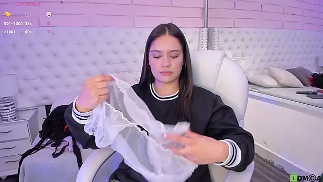 Snapshot of Yaaky_ chatting on 01/12/25, 05:56 Yaaky online show from 01/12/25, 05:56