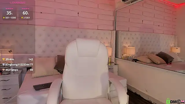 Snapshot of Yaaky_ chatting on 01/28/25, 11:07 Yaaky online show from 01/28/25, 11:07