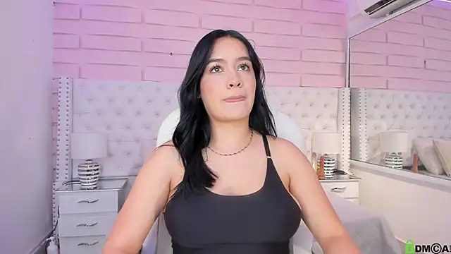 Snapshot of Yaaky_ chatting on 02/07/25, 02:37 Yaaky online show from 02/07/25, 02:37