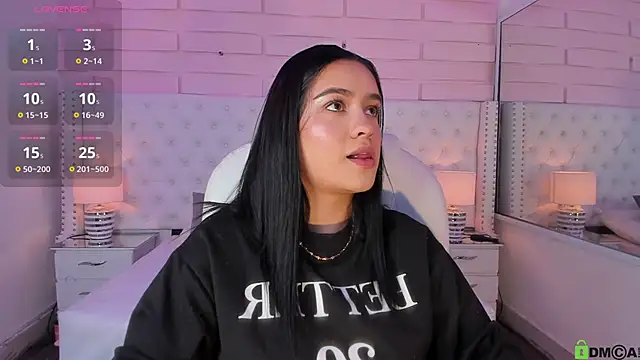 Snapshot of Yaaky_ chatting on 02/19/25, 08:31 Yaaky online show from 02/19/25, 08:31