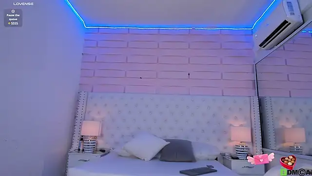 Snapshot of Yaaky_ chatting on 03/12/25, 09:24 Yaaky online show from 03/12/25, 09:24