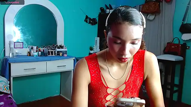 Snapshot of sensitive_brunette chatting on 11/06/25, 09:37 sensitive brunette online show from 11/06/25, 09:37