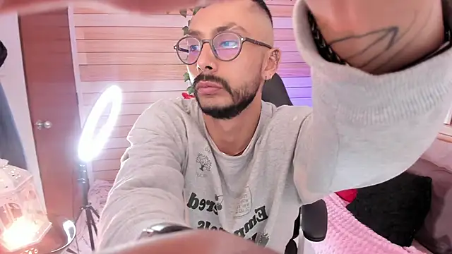 Snapshot of Tom_cooper_ chatting on 02/21/25, 01:00 Tom cooper online show from 02/21/25, 01:00