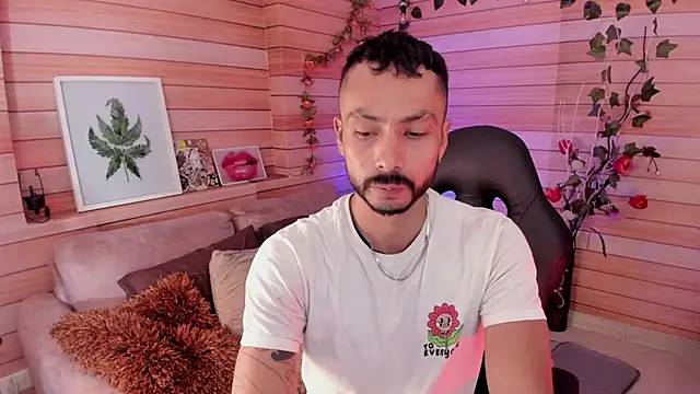 Snapshot of Tom_cooper_ chatting on 02/26/25, 01:19 Tom cooper online show from 02/26/25, 01:19