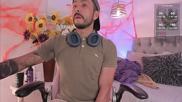 Snapshot of Tom_cooper_ chatting on 10/10/25, 12:26 Tom cooper online show from 10/10/25, 12:26