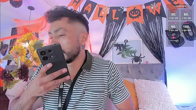 Snapshot of Tom_cooper_ chatting on 10/16/25, 01:01 Tom cooper online show from 10/16/25, 01:01