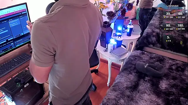 Snapshot of Tom_cooper_ chatting on 10/22/25, 12:05 Tom cooper online show from 10/22/25, 12:05