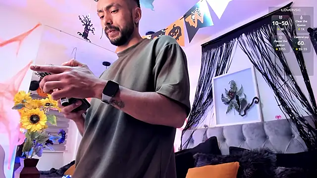 Snapshot of Tom_cooper_ chatting on 10/23/25, 12:37 Tom cooper online show from 10/23/25, 12:37