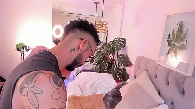 Snapshot of Tom_cooper_ chatting on 11/19/25, 12:49 Tom cooper online show from 11/19/25, 12:49