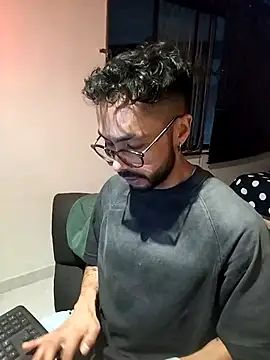 Snapshot of Tom_cooper_ chatting on 11/30/25, 02:48 Tom cooper online show from 11/30/25, 02:48