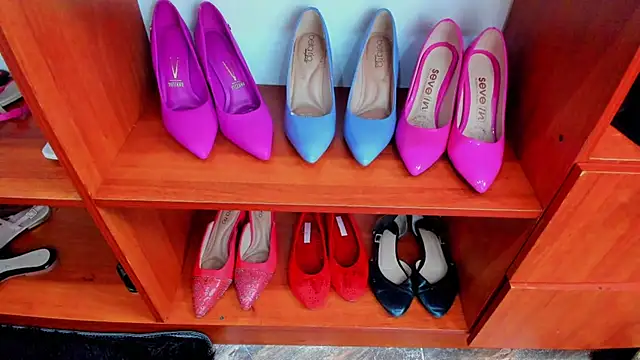 FOXYRIVER  online show from 01/31/25, 07:51