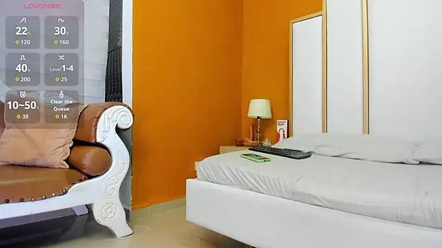 FOXYRIVER  online show from 01/06/26, 12:09