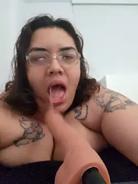 Snapshot of WitchiKitti chatting on 03/19/26, 05:22 WitchiKitti online show from 03/19/26, 05:22