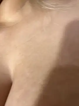 DarianaGuzz online show from 10/12/25, 12:31