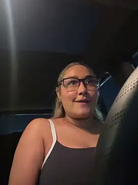 DarianaGuzz online show from 10/21/25, 01:39