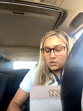 DarianaGuzz online show from 10/21/25, 06:41