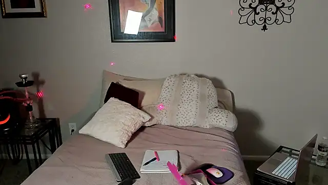 yiauana online show from 02/22/25, 10:18