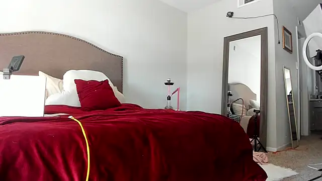 yiauana online show from 09/28/25, 05:29