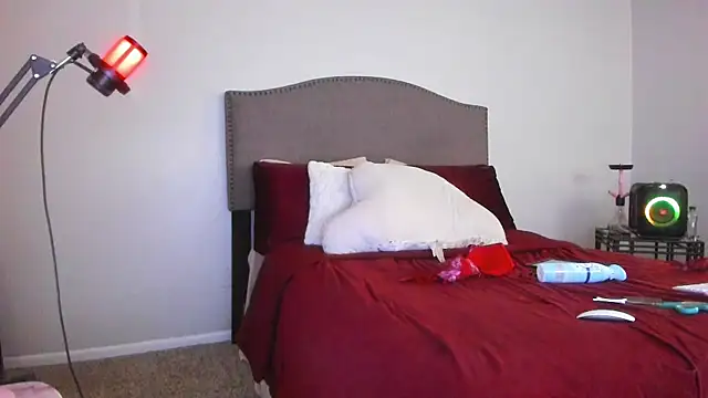 yiauana online show from 11/26/25, 11:11