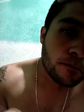 Snapshot of crowten chatting on 11/18/25, 02:28 crowten online show from 11/18/25, 02:28