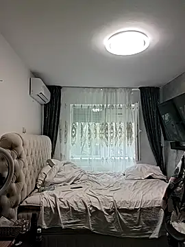 AvaLloyd online show from 02/08/26, 09:45