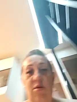 AvaLloyd online show from 04/11/26, 03:00