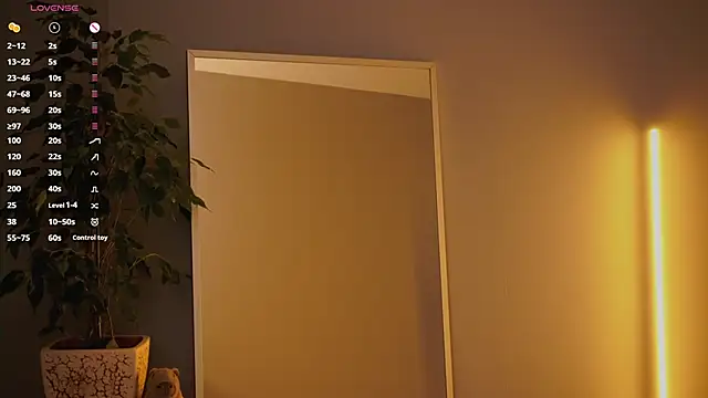 Ester Hill online show from 12/01/25, 01:54