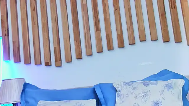 EmilyColle  online show from 11/24/25, 07:46