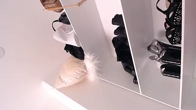 dollface17 online show from 12/29/24, 08:26