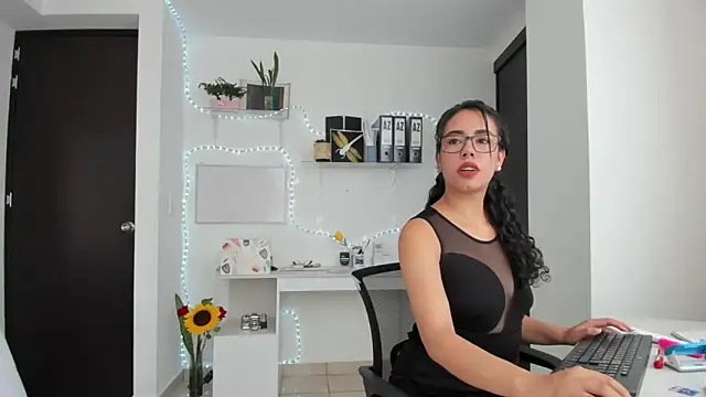 Snapshot of susana_monroy chatting on 05/06/26, 06:46 susana monroy online show from 05/06/26, 06:46
