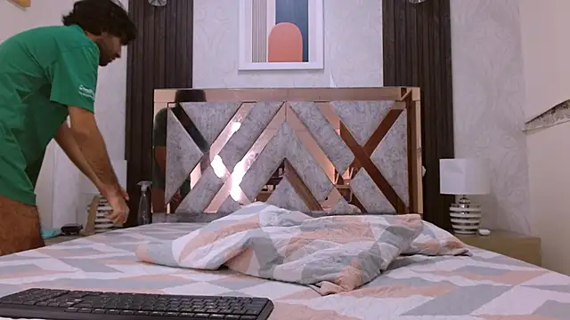 Snapshot of MilanZaire chatting on 12/24/24, 11:00 MilanZaire online show from 12/24/24, 11:00