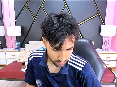 Snapshot of MilanZaire chatting on 10/29/25, 01:19 MilanZaire online show from 10/29/25, 01:19