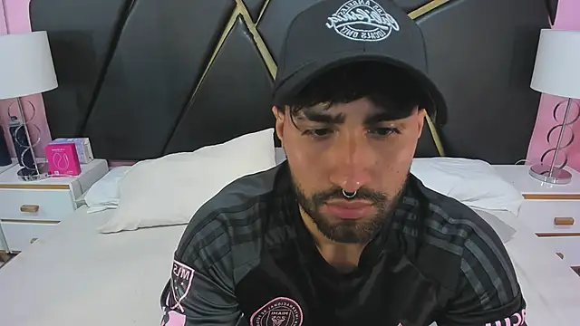 Snapshot of MilanZaire chatting on 11/26/25, 12:33 MilanZaire online show from 11/26/25, 12:33