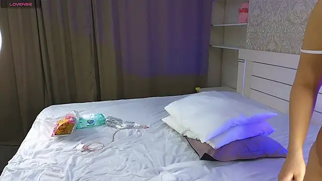 Snapshot of Diana_Moon_ chatting on 11/24/25, 01:16 Diana Moon online show from 11/24/25, 01:16