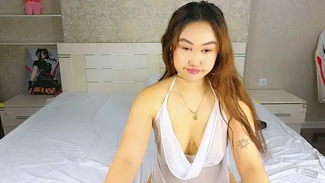 Snapshot of Diana_Moon_ chatting on 12/15/25, 02:05 Diana Moon online show from 12/15/25, 02:05