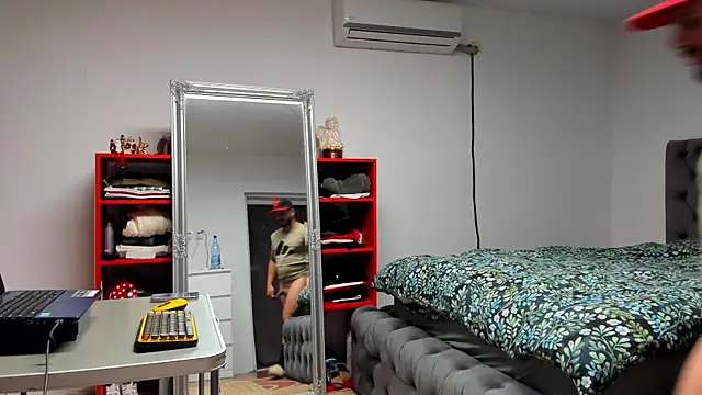 supermanboy94 online show from 12/03/24, 06:37