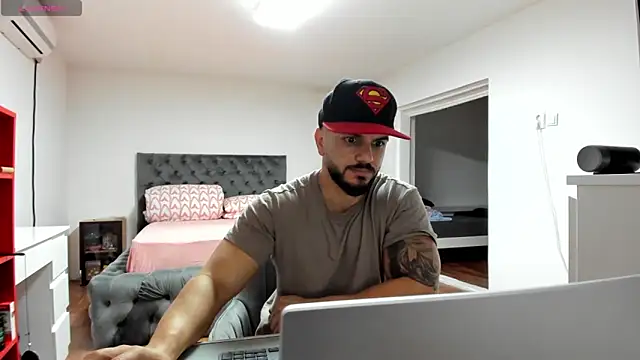 supermanboy94 online show from 11/11/25, 07:08