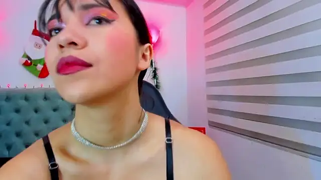 Snapshot of lina_bedoya_ chatting on 12/17/24, 11:49 lina bedoya online show from 12/17/24, 11:49